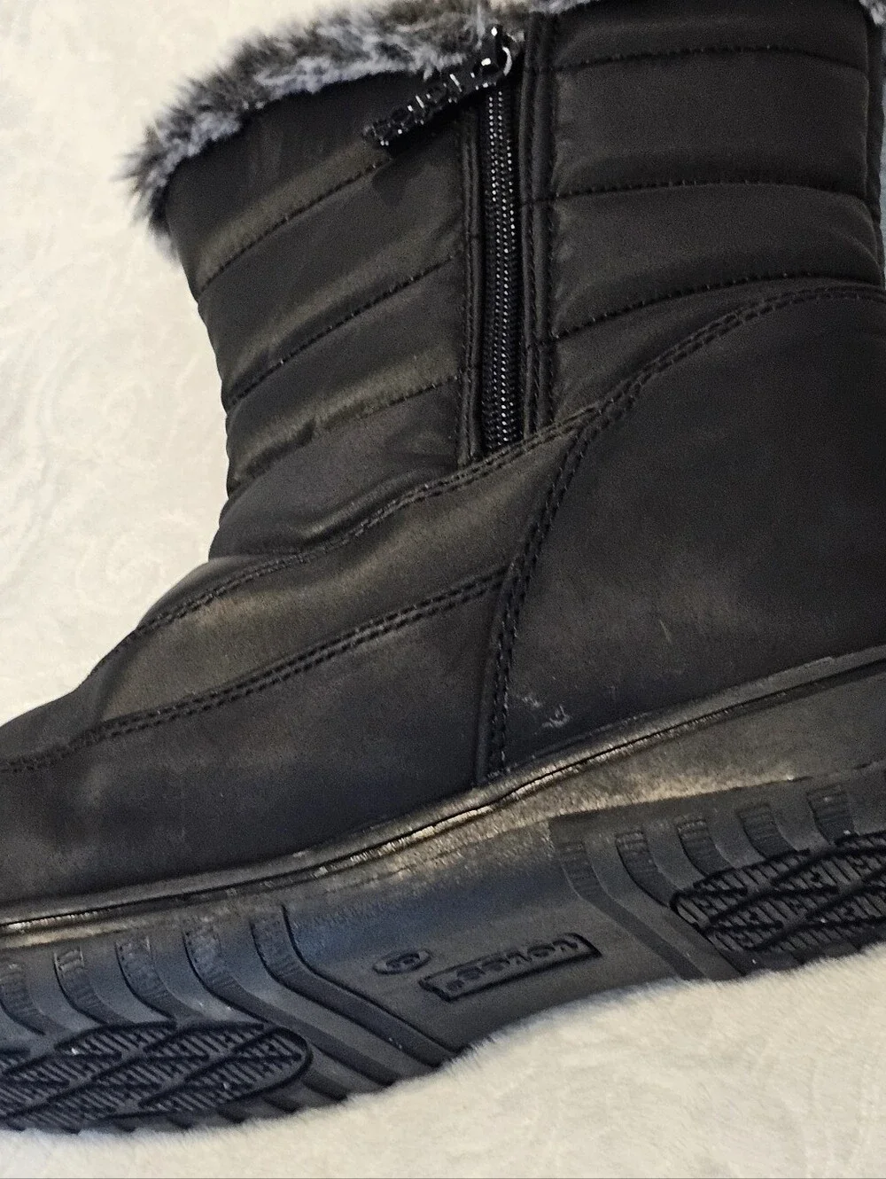 Single Totes Ada Women’s Size 8,7 Black Winter Snow Boot RIGHT FOOT ONLY
